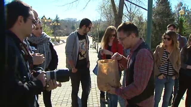 Monedero reparte porras entre los periodistas