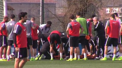El portero del Athletic hospitalizado tras recibir un balonazo