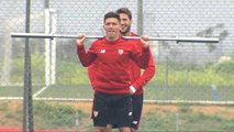 Ambiente distendido en el entrenamiento del Sevilla tras el golpe de mano en el Villamarín