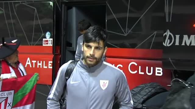 Los jugadores del Athletic salen hacia Nicosia