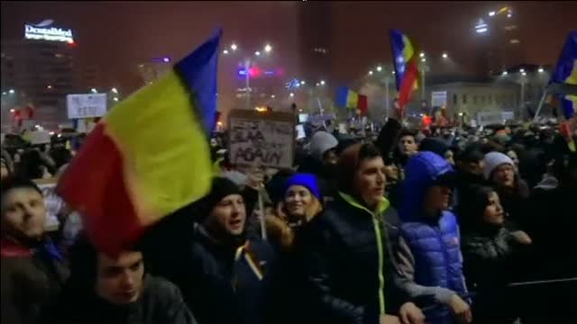 Medio millón de personas se congregan por sexto día consecutivo en Bucarest contra el gobierno