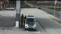 Una imprudencia al volante termina casi en tragedia en una gasolinera