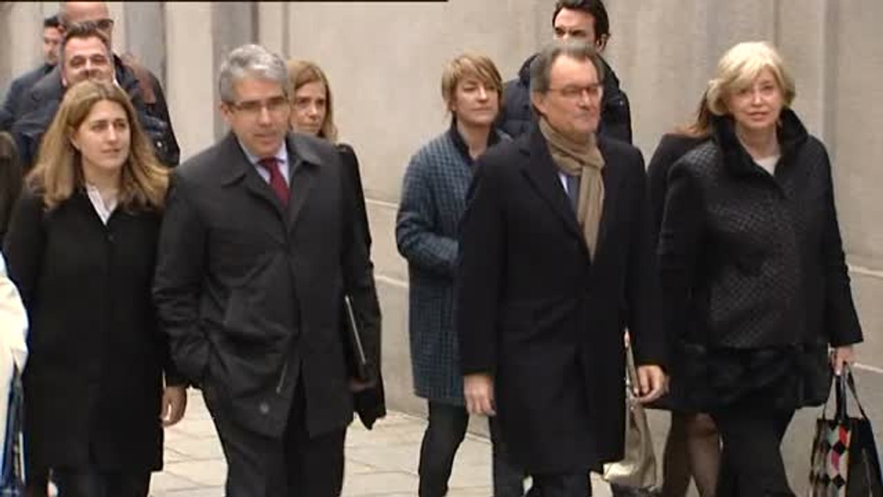 Insultos y gritos de "traidor", "sedicioso" o "golpista" a Artur Mas a su llegada al Supremo
