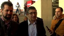 Díaz sigue sin postularse a liderar el PSOE, mientras Sánchez y López coinciden en que hay que dar voz a la militancia
