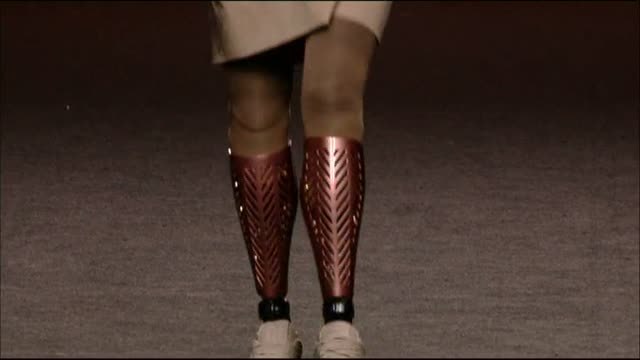 Dos atletas paralímpicos debutan como modelos en la Madrid Fashion Week