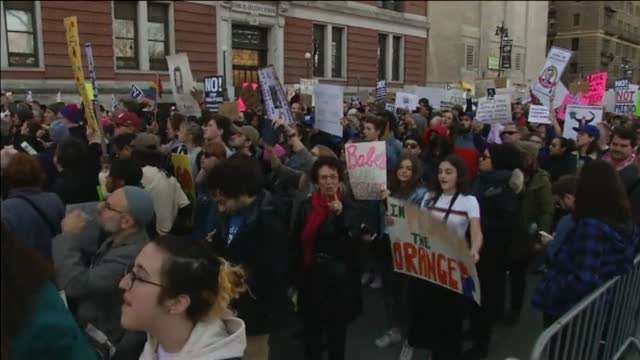Miles de personas protestan contra Donald Trump durante el 'Día del Presidente'