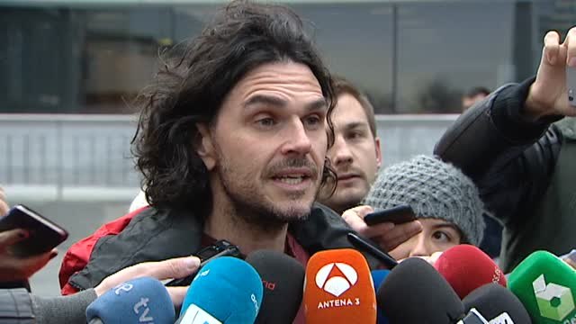 Un hombre se precipita con su hija de un año en brazos desde una ventana del hospital de La Paz