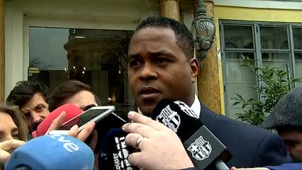 Kluivert: "El primer partido es muy importante, pero jugar en el Camp Nou es otra cosa"