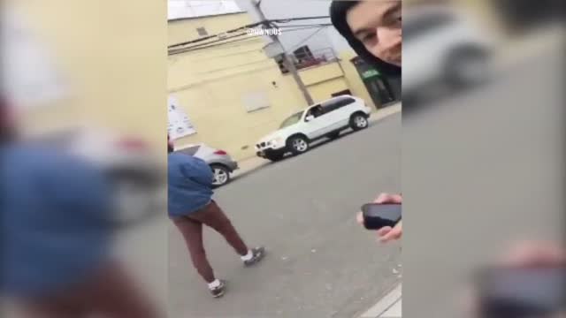 Detienen al actor Shia LaBeouf por agredir a un manifestante neonazi