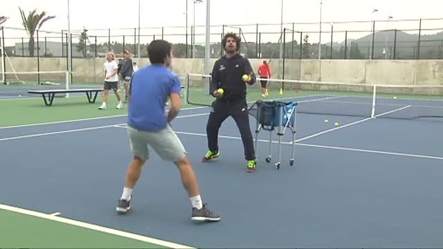 Los alumnos de la academia de Rafa Nadal le envían ánimos para el Open de Australia