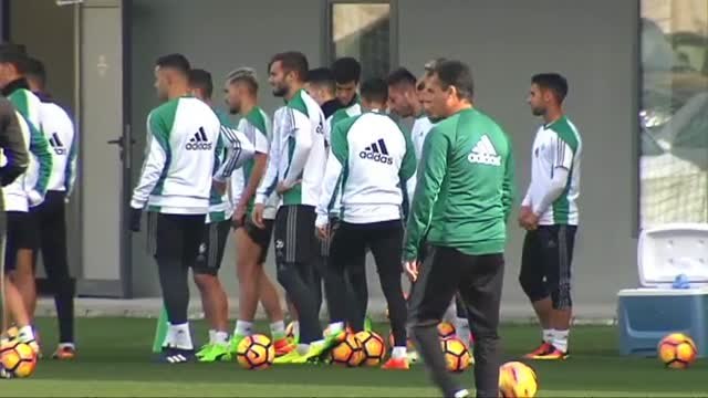 El Betis prepara su partido contra el Valencia
