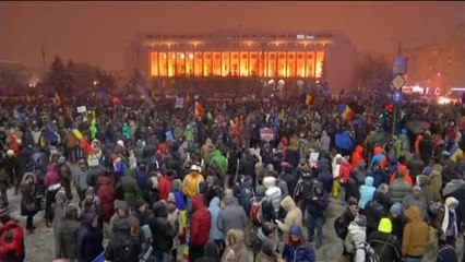 Miles de rumanos continúan protestando en las calles pese a los -5ºC