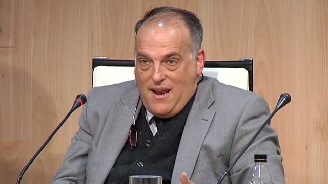 Tebas bromeaba sobre las supuestas presiones de la directiva blanca: ¿Florentino? No, fueron unos familiares míos .