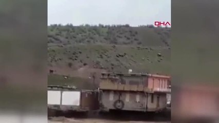 Dha Dış - İran'daki Selde Binanın Çöktüğü An Kamerada