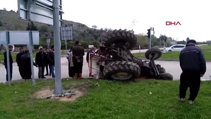 Adana Kozan'da Traktörle Otomobil Çarpıştı 2 Yaralı