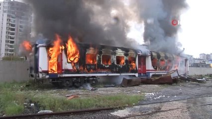 Adana'da Hurdaya Ayrılan Vagon Yandı