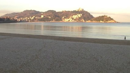 La Concha de San Sebastián amanece helada