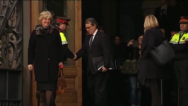 Aplausos y gritos de Independencia a la salida de Mas, Ortega y Rigau del TSJC