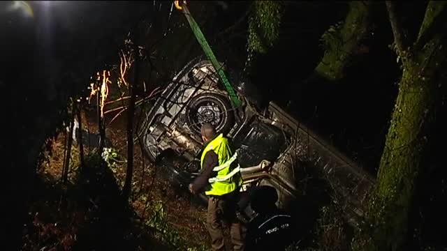 Fallecen dos jóvenes de 27 y 32 años tras caer su vehículo al río en Tordoia (A Coruña)