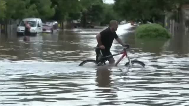 Más de 500 evacuados y diez ciudades sitiadas en Argentina por las inundaciones