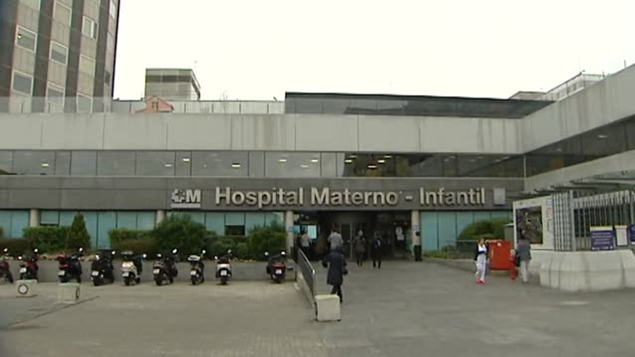 El hombre que se lanzó con su bebé desde una ventana del hospital de La Paz tenía un antecedente por maltrato a una mujer