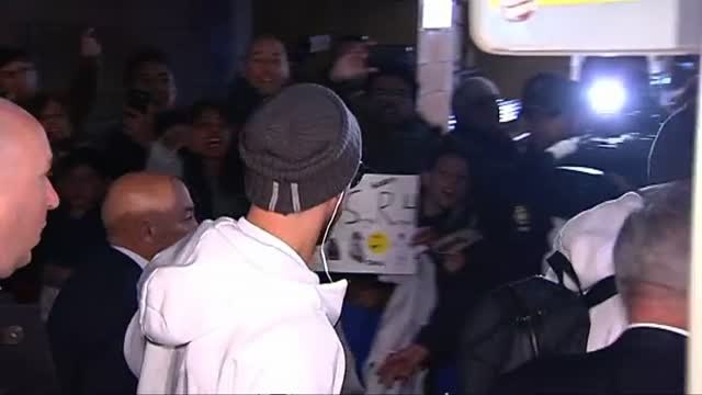 El Real Madrid, aclamado a su llegada a Sevilla