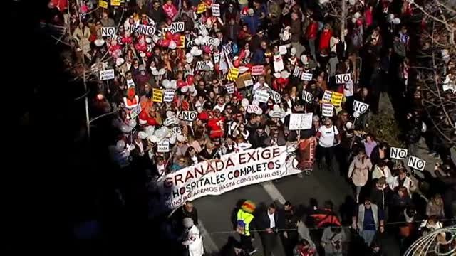 Miles de personas toman la calle para reclamar una sanidad pública y de calidad