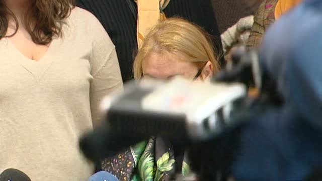 Militantes del PSOE exigen convocatoria inmediata de un congreso y primarias