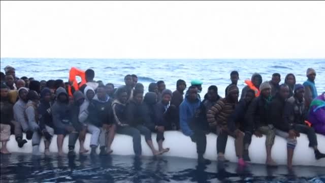 Más de 1.000 personas rescatadas en dos pateras frente a las costas de Libia