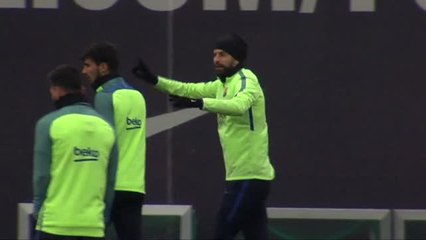 Acalorada disputa de Piqué con André Gomes en Sant Joan Despí
