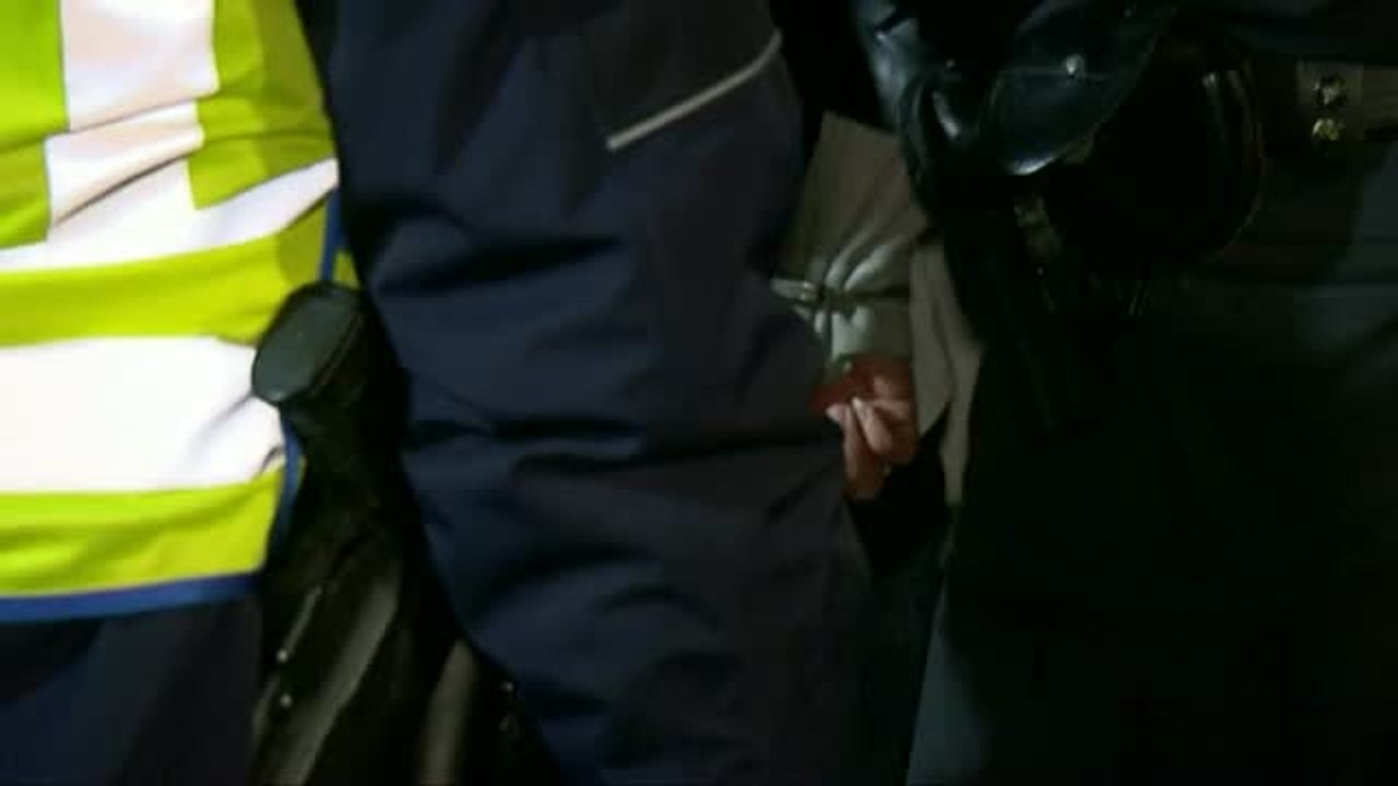 Detenciones multitudinarias  preventivas en Colonia para evitar altercados