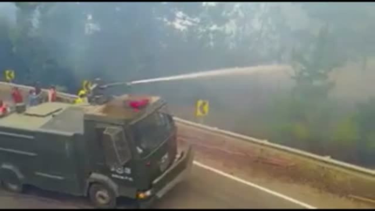 Chile lucha contra 35 incendios fuera de control que ya han dejado seis muertos y miles de afectados