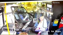 Brutal impacto de una camioneta contra un autobús en Nueva York