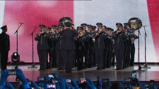 Bailes y firmas del nuevo presidente de Estados Unidos