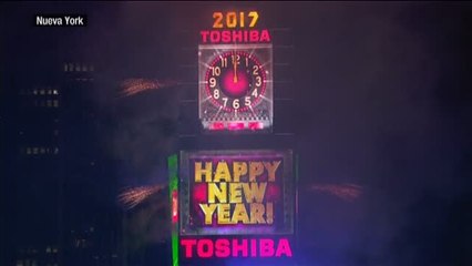El mundo celebra la llegada de 2017