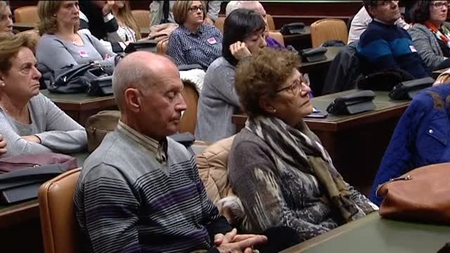 Las víctimas del Yak42 siguen la comparecencia de Cospedal en el Congreso