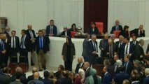El parlamento de Turquía aprueba la ampliación de poderes de Erdogan