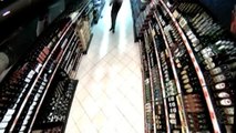 Un hombre armado con una escopeta entra disparando en un supermercado de Orense