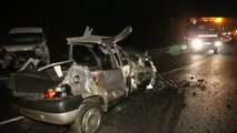 Brutal colisión frontal entre un turismo y una furgoneta de reparto en Pontevedra