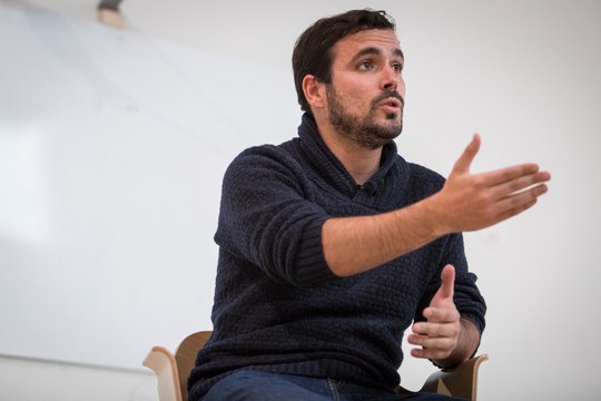 ¿Cómo define Alberto Garzón en una frase a varios lí­deres polí­ticos?
