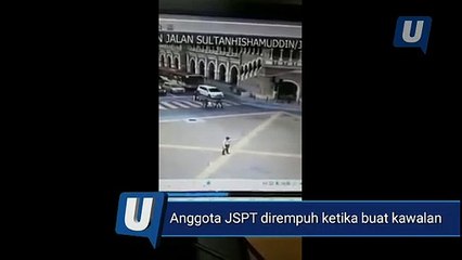 Polis trafik dirempuh sewaktu kawal lalu lintas