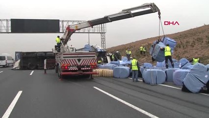 İstanbul- Sancaktepe Kuzey Marmara Otoyolu'nda Tır Devrildi
