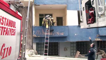 Bahçelievler’de 5 katlı boş binada yangın