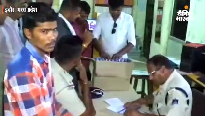 लोगों ने अवैध शराब के कारोबारी को पकड़ा