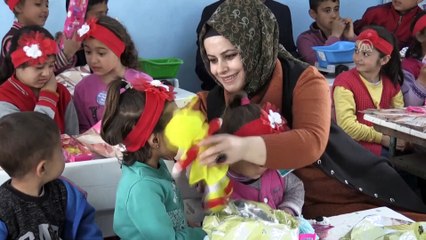 Hastanede 'şifa' okullarda 'sevgi' dağıtıyorlar - KİLİS