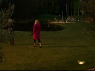 Lieke probeert Claire en Amanda bij elkaar te krijgen