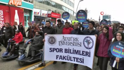 Otizme dikkat çekmek için yürüdüler