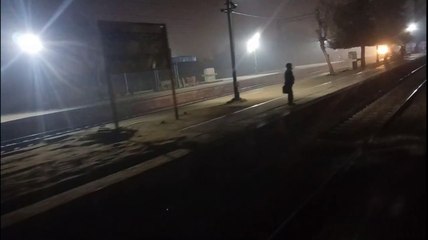 BHOPAL EXPRESS Passing 3rd line During Engine Failure of Agra Intercity Express - 10 Dec 2018