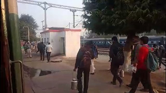 Indian Railway - UA TOOFAN Express wait For Passing Gatiman Express
