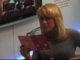 Lieke leest samen met Claire de post (deel 2)